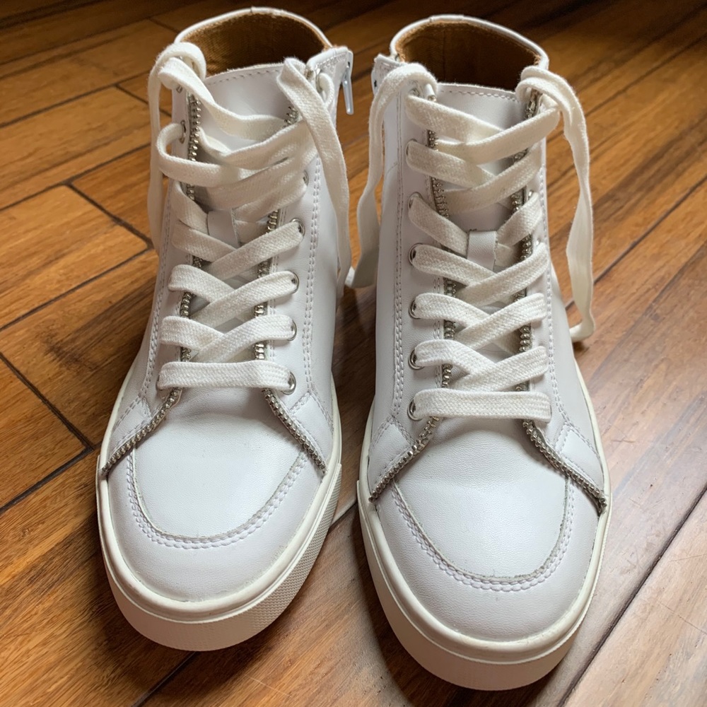 New without tags Frye shoes